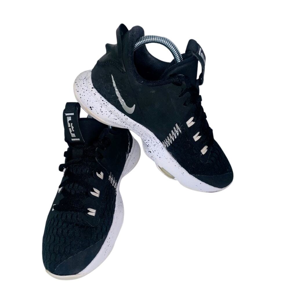 Nike LeBron Witness V Youth Basketball Shoes Black White CT4629-001 Size 5Y